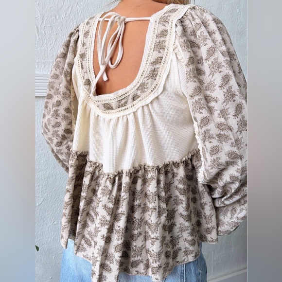 💗POL Scoop Neck Paisley Pattern Stud Detail Crop Knit Top- Natural💗 - Picture 4 of 8